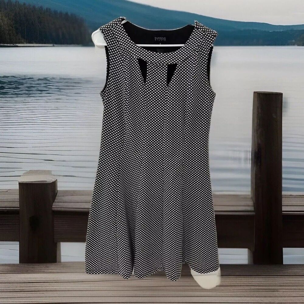 Retro Chic Women's EnFocus Cut Out Lined Boho Dress - size 8